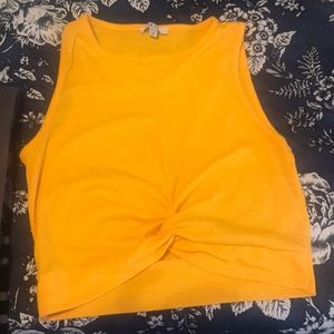 Yellow shirt form agaci